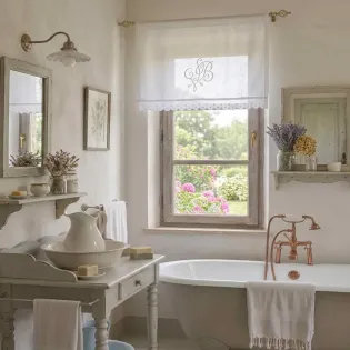 Cantonnière Sur-Mesure en Lin Blanc Dentelle et Monogramme, Modèle Victorine