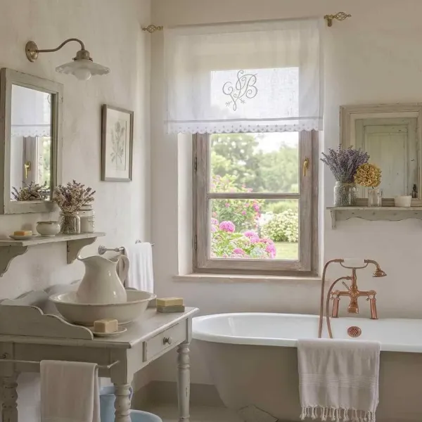 Cantonnière Sur-Mesure en Lin Blanc Dentelle et Monogramme, Modèle Victorine